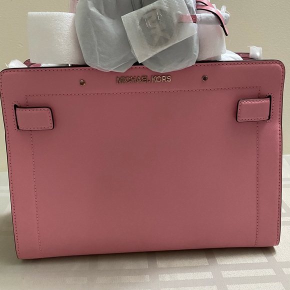 selling Mk bag - Picture 2 of 3